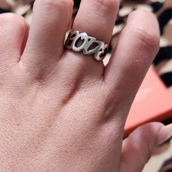 Love ring - Picture 3 of 4